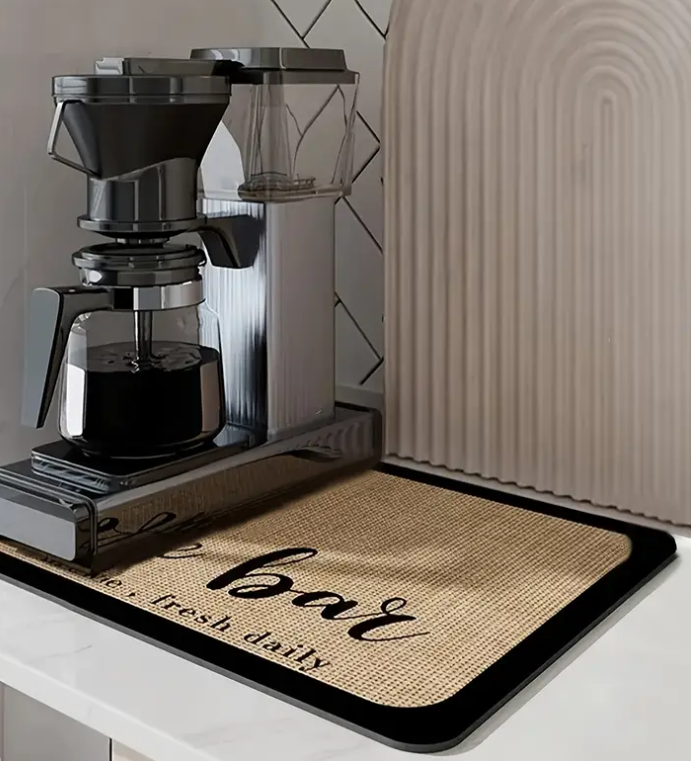 Covoras absorbant pentru mobila, uscare vesela si tacamuri