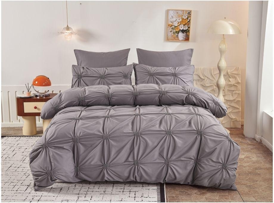 Lenjerie de Pat 6 Piese Finet Inimi Brodate | Gri | Cearceaf Pilota 200x230 Fermoar | Pat 250x270 | 4 Fete Perna | 130 GSM