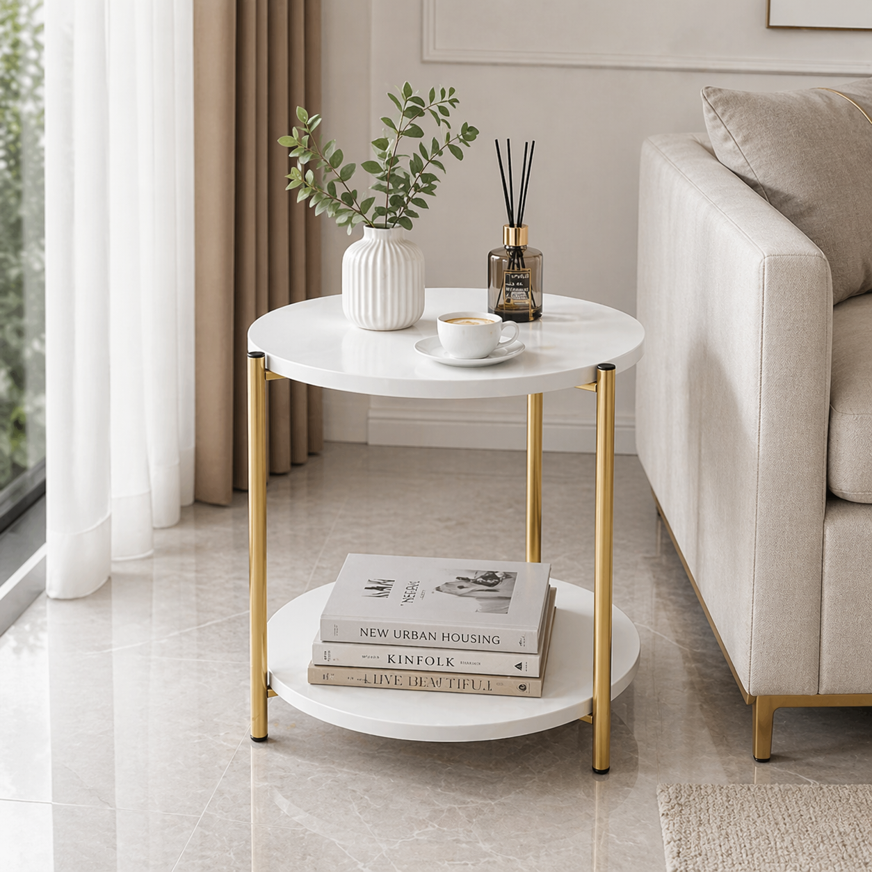 Masa laterala rotunda alb model marmura 40x40x43 cm cu raft – Stil modern chic, cadru auriu elegant