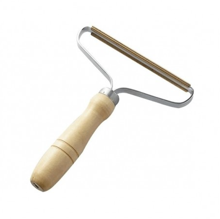 Dispozitiv portabil pentru indepartarea scamelor de pe haine, maner din lemn